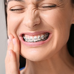 A girl with an orthodontic emergency