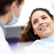 Female patient visiting emergency dentist to prevent dental emergencies