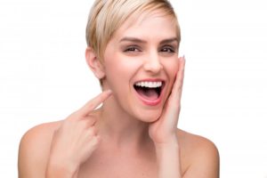 woman smiling with nice teeth